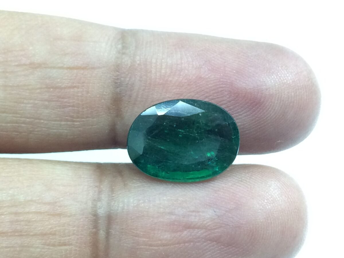 4.88 Carats Emerald ( 5.42 Ratti Panna Stone) 5