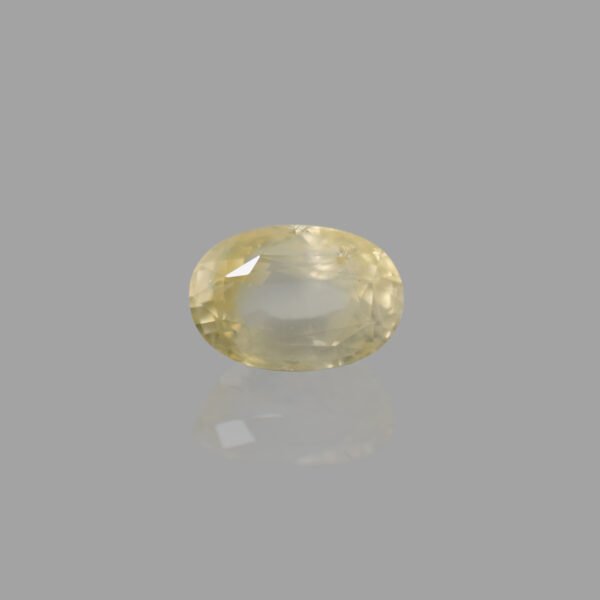 7.62 Carats Yellow Sapphire ( 8.47 Ratti Pukhraj )