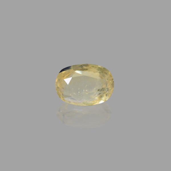 6 Carats Yellow Sapphire ( 6.67 Ratti Pukhraj )