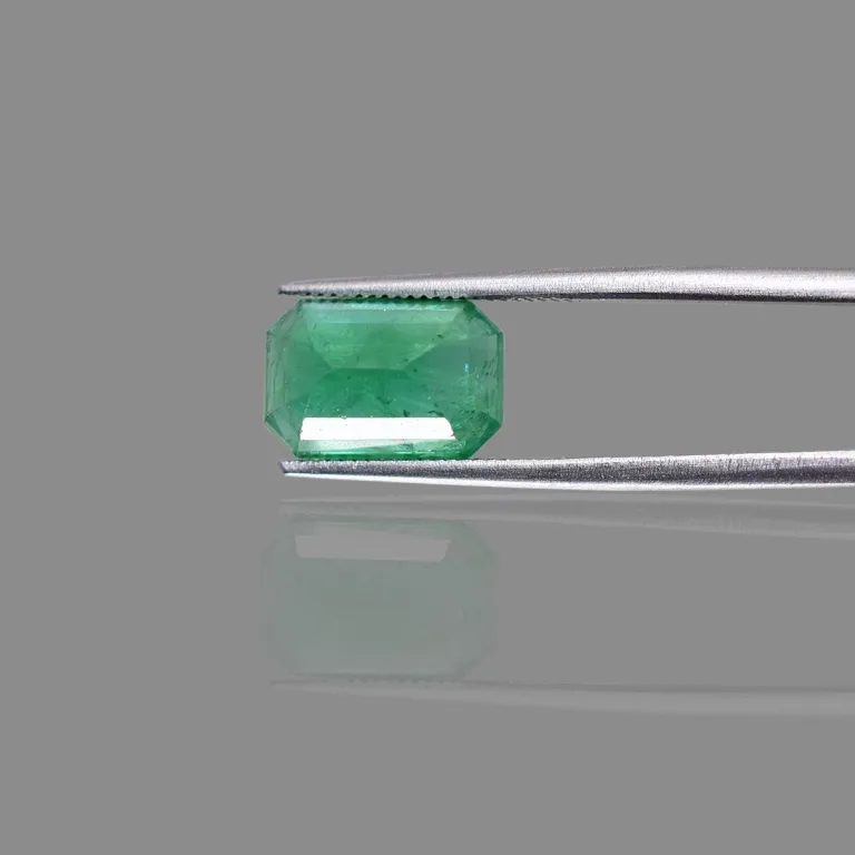 4.53 Carats Emerald ( 4.98 Ratti Panna ) 4