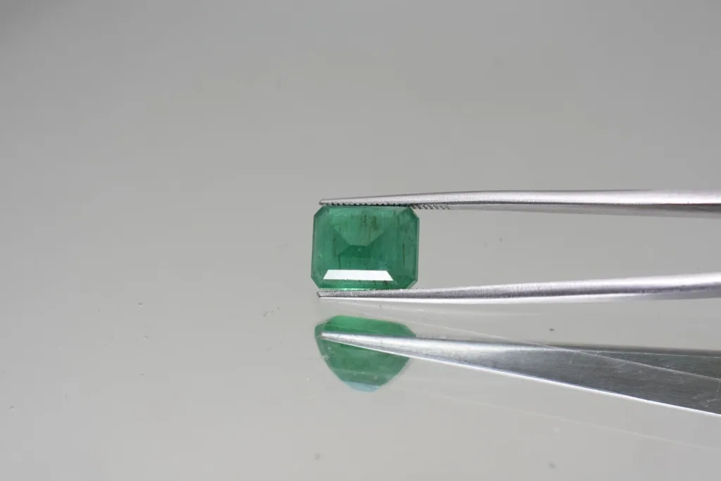 5.87 Carats Emerald ( 6.45 Ratti Panna ) 4