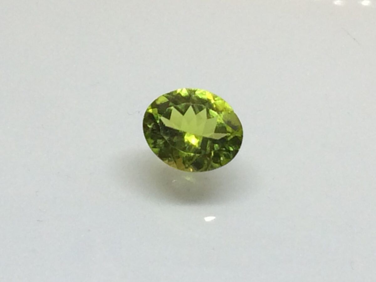 4.01 Carats Peridot ( 4.46 Ratti Peridot ) 2