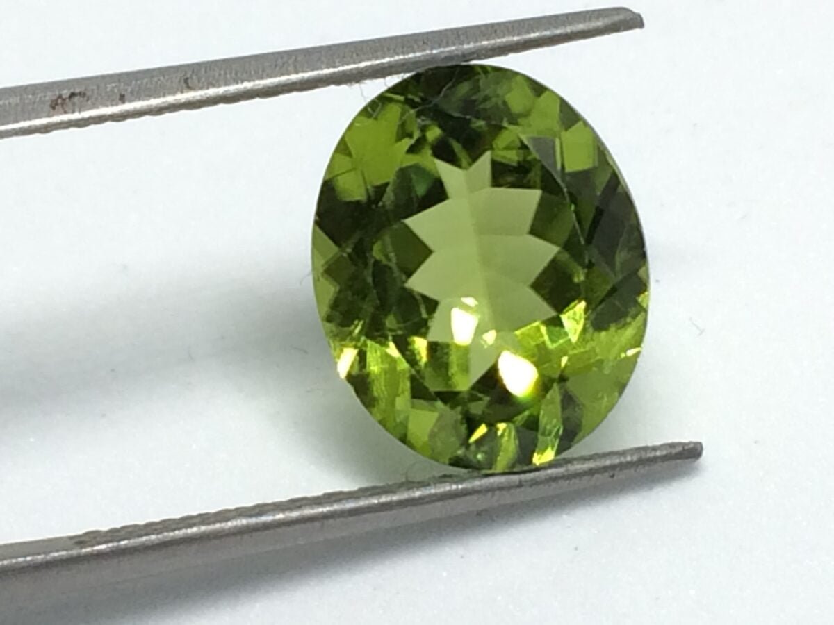 4.45 Carats Peridot ( 4.94 Ratti Peridot ) 1