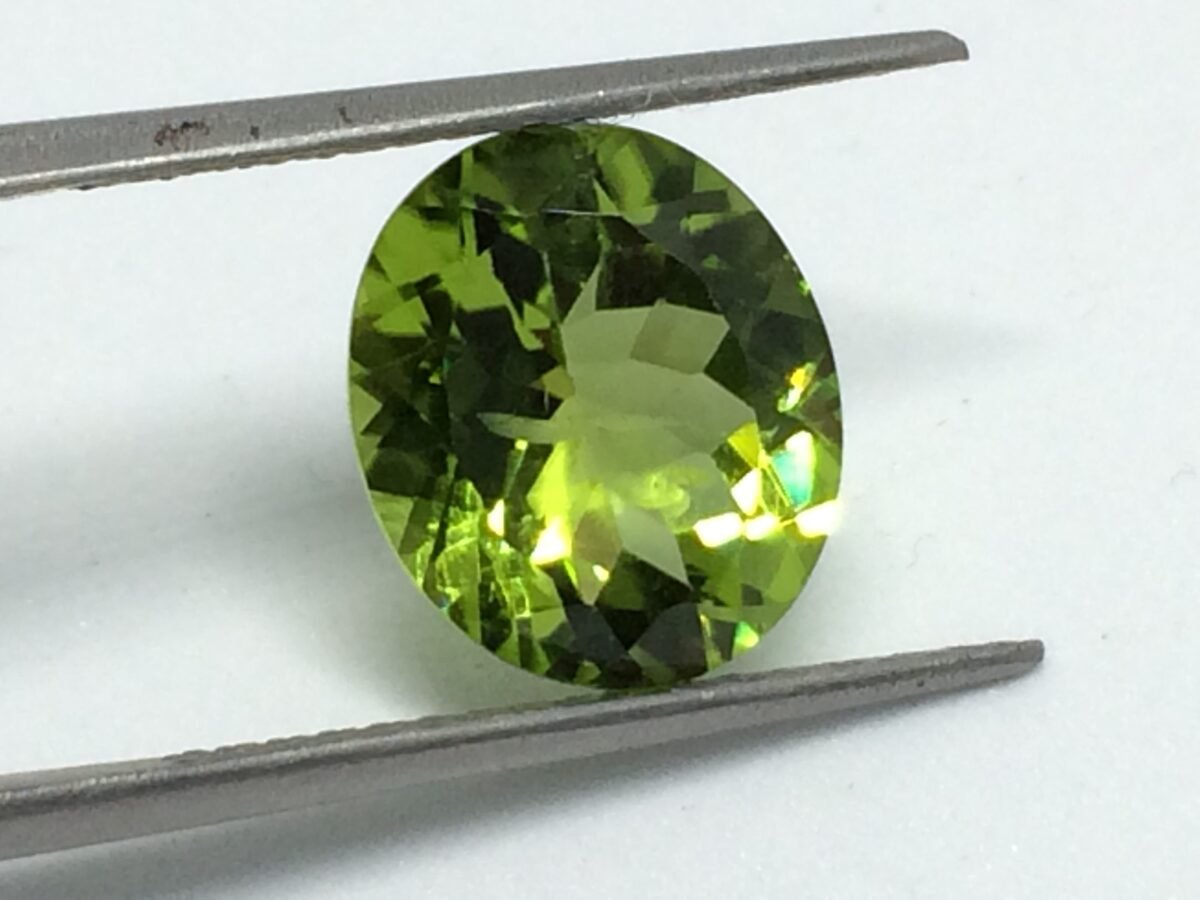 4.66 Carats Peridot ( 5.18 Ratti Peridot ) 1