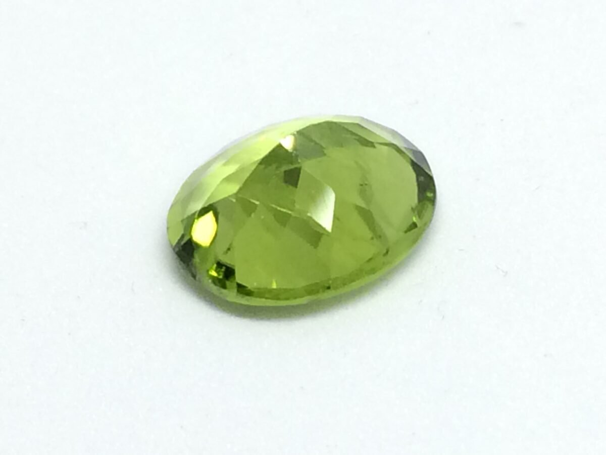 4.66 Carats Peridot ( 5.18 Ratti Peridot ) 3