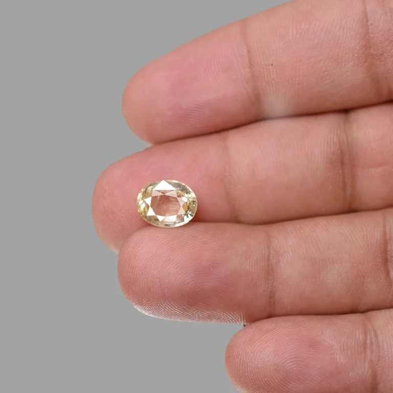 4.02 Carats Yellow Sapphire ( 4.47 Ratti Pukhraj )