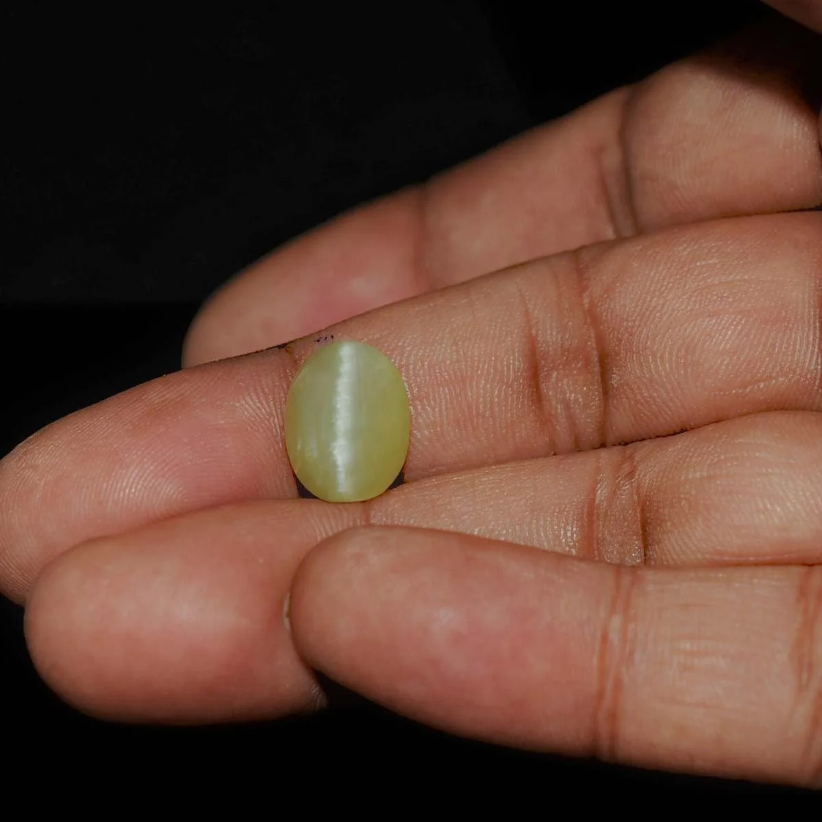 7 Carats Prehnite Cat's Eye ( 7.78 Ratti Lehsunia ) 5