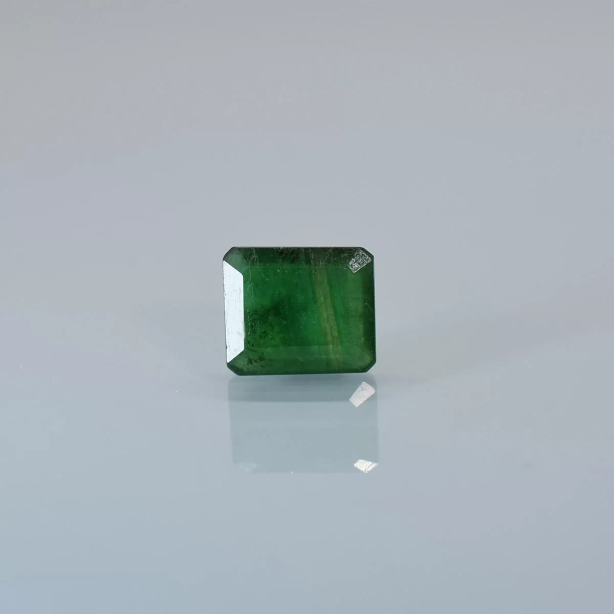 3.17 Carats Brazilian Emerald ( 3.52 Ratti Panna ) 1