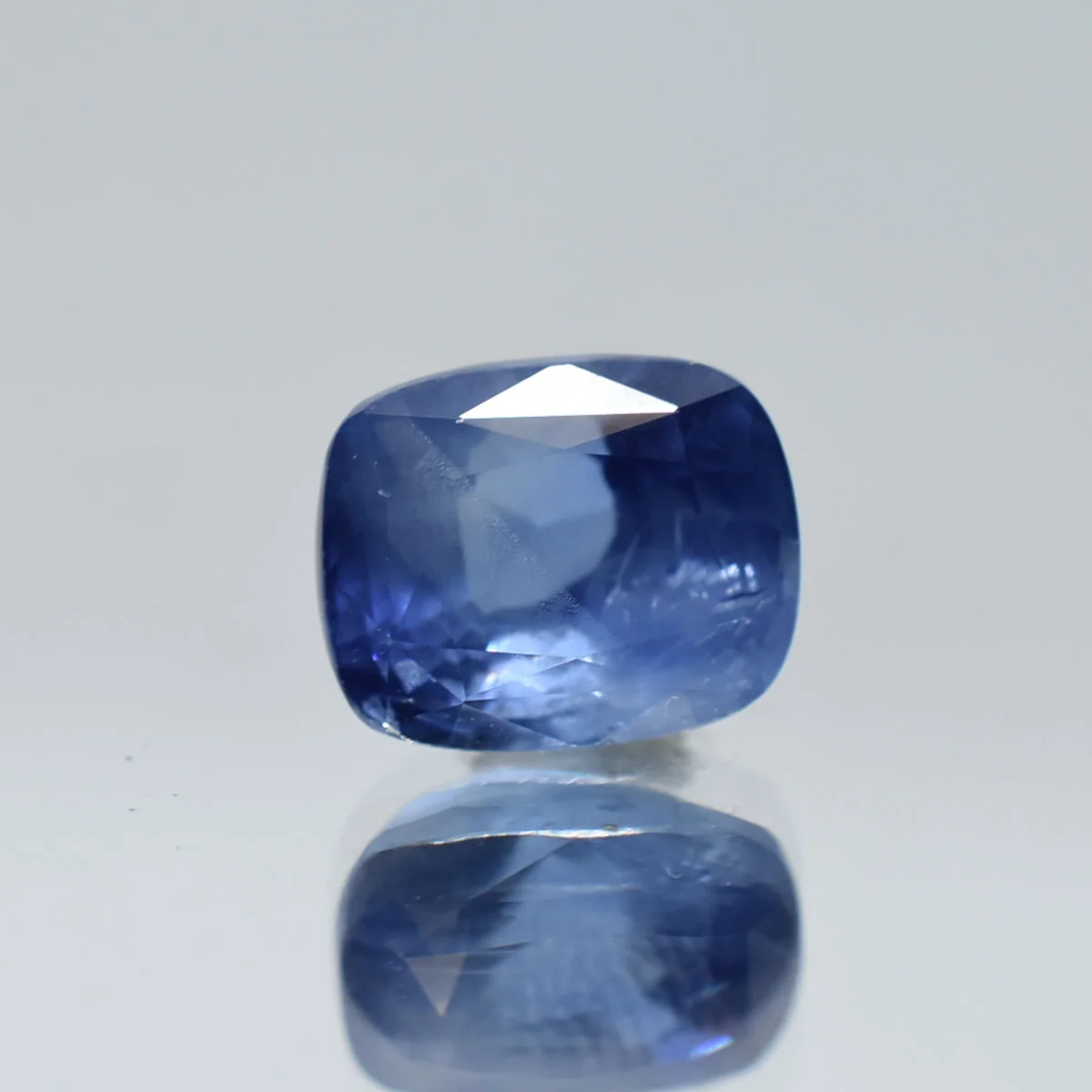 6.47 Carats Blue Saphhire ( 7.19 Ratti Neelam ) 1