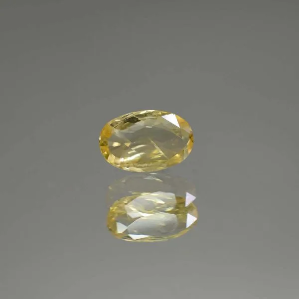 4.84 Carats Yellow Sapphire ( 5.38 Ratti Pukhraj )