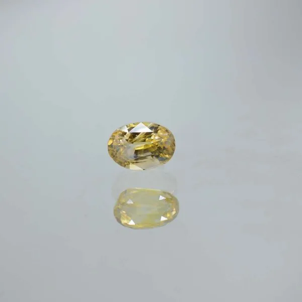 4.01 Carats Yellow Sapphire ( 4.46 Ratti Pukhraj )